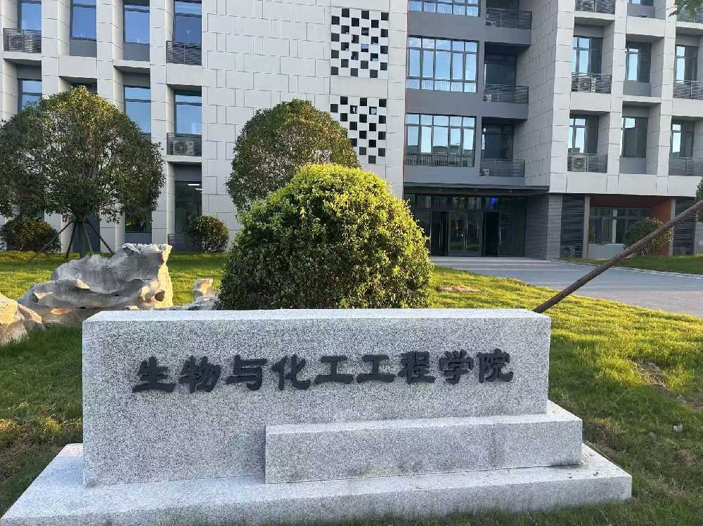 麦积区扬州职业大学体育场高杆灯项目